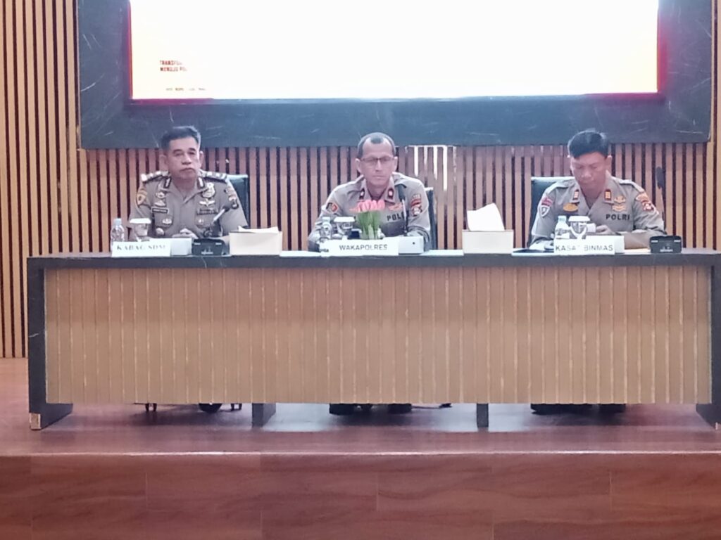 PENINGKATAN KEMAMPUAN (LATKATPUAN) FUNGSI BINMAS YANG DIPIMPIN OLEH WAKAPOLRES MUSI BANYUASIN KOMPOL HELMI ARDIANSYAH, S.H., M.H PENINGKATAN KEMAMPUAN (LATKATPUAN) FUNGSI BINMAS YANG DIPIMPIN OLEH WAKAPOLRES MUSI BANYUASIN KOMPOL HELMI ARDIANSYAH, S.H., M.H
