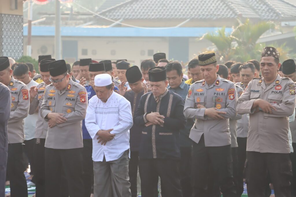 POLRES MUSI BANYUASIN MENGGELAR SHALAT ISTIGHOTSAH DAN DOA BERSAMA POLRES MUSI BANYUASIN MENGGELAR SHALAT ISTIGHOTSAH DAN DOA BERSAMA