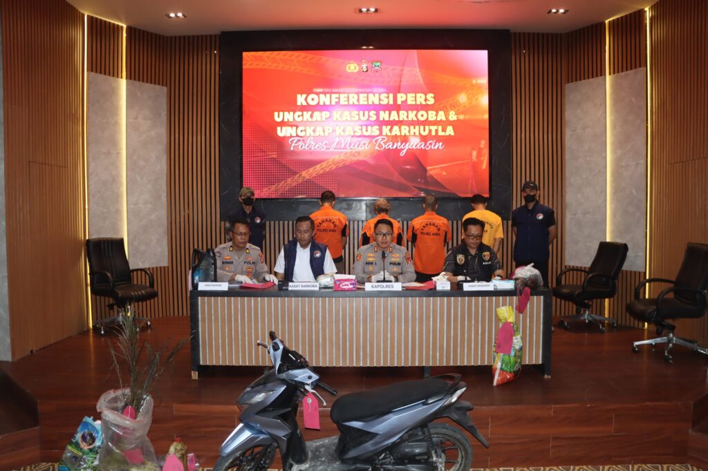 KONFERENSI PERS UNGKAP KASUS NARKOBA POLRES MUSI BANYUASIN KONFERENSI PERS UNGKAP KASUS NARKOBA POLRES MUSI BANYUASIN