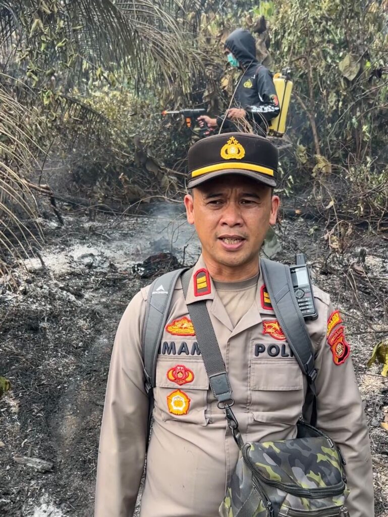 POLSEK TUNGKAL JAYA DAN TIM GABUNGAN MELAKSANAKAN PENGECEKAN DAN PEMADAMAN API POLSEK TUNGKAL JAYA DAN TIM GABUNGAN MELAKSANAKAN PENGECEKAN DAN PEMADAMAN API