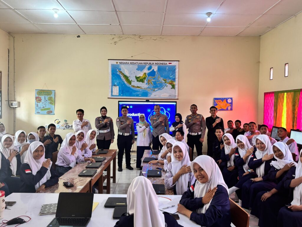 Wakapolres Muba Pimpin Sosialisasi Paham AI kepada Siswa SMA Negeri 4 Sekayu Wakapolres Muba Pimpin Sosialisasi Paham AI kepada Siswa SMA Negeri 4 Sekayu