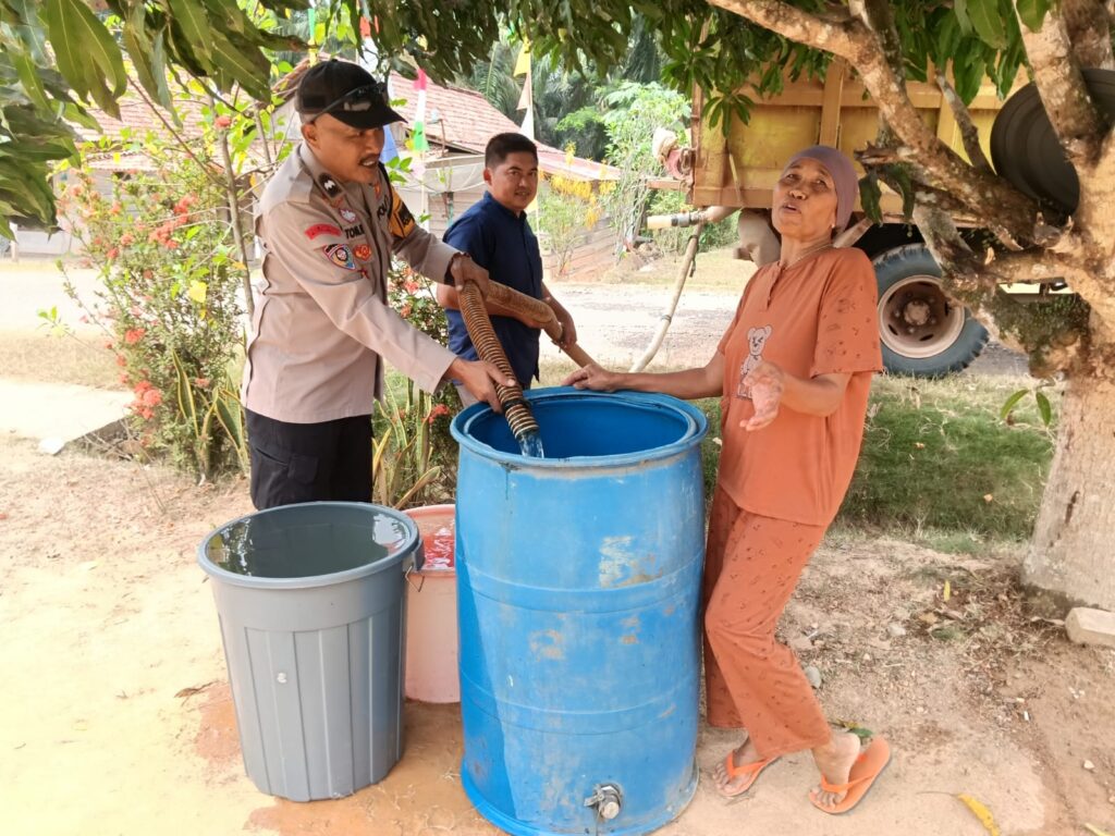 KEPEDULIAN POLSEK TUNGKAL JAYA KEPADA MASYARAKAT MELALUI PROGRAM POLRES MUSI BANYUASIN KEPEDULIAN POLSEK TUNGKAL JAYA KEPADA MASYARAKAT MELALUI PROGRAM POLRES MUSI BANYUASIN