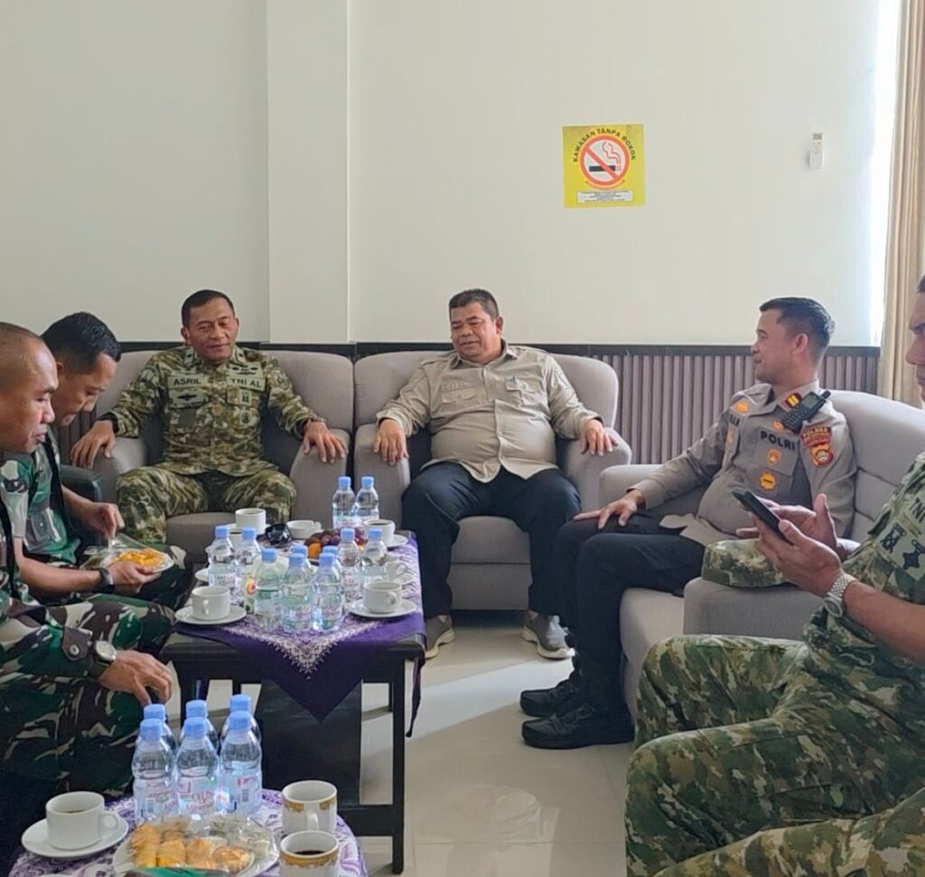 UPAYA PENCEGAHAN KARHUTBUNLAH KAPOLSEK TUNGKAL JAYA MELAKSANAKAN PENYULUHAN GABUNGAN DENGAN TNI, PEMERINTAH DAERAH,PERUSAHAAN, SERTA MASYARAKAT UPAYA PENCEGAHAN KARHUTBUNLAH KAPOLSEK TUNGKAL JAYA MELAKSANAKAN PENYULUHAN GABUNGAN DENGAN TNI, PEMERINTAH DAERAH,PERUSAHAAN, SERTA MASYARAKAT