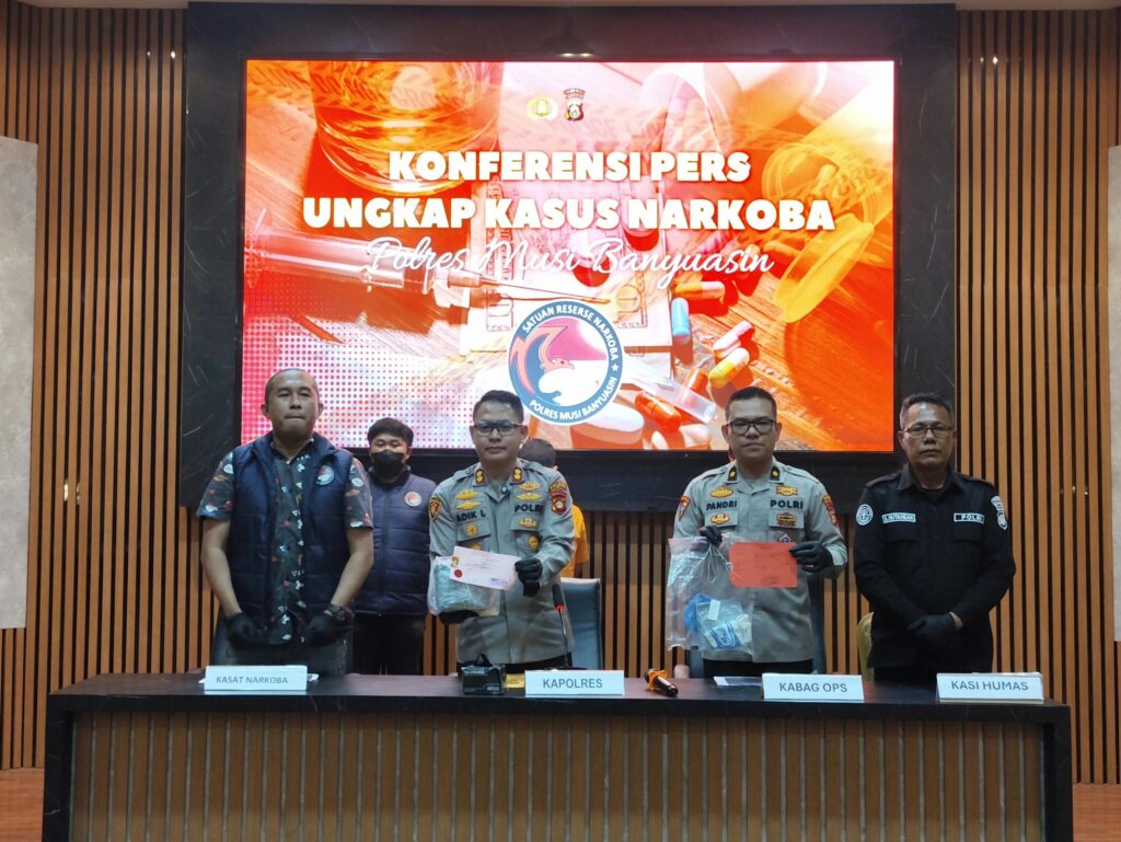 Polres Muba Sita 1,7 Kg Sabu di Tebing Bulang, Terduga Bandar Diamankan Polres Muba Sita 1,7 Kg Sabu di Tebing Bulang, Terduga Bandar Diamankan